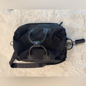 Caraa Medium Black Studio Bag